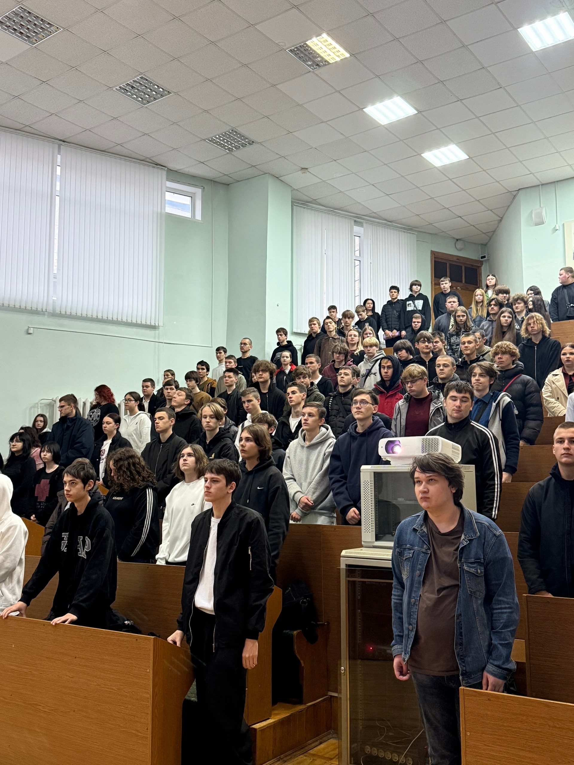 Традиционный старт недели в колледже! 